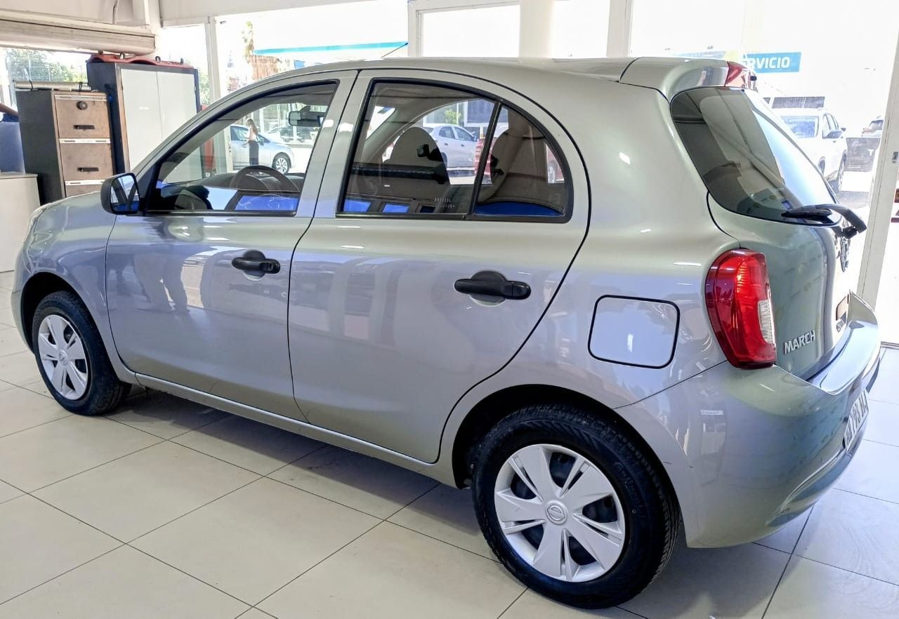 Nissan March Usado en Mendoza, deRuedas