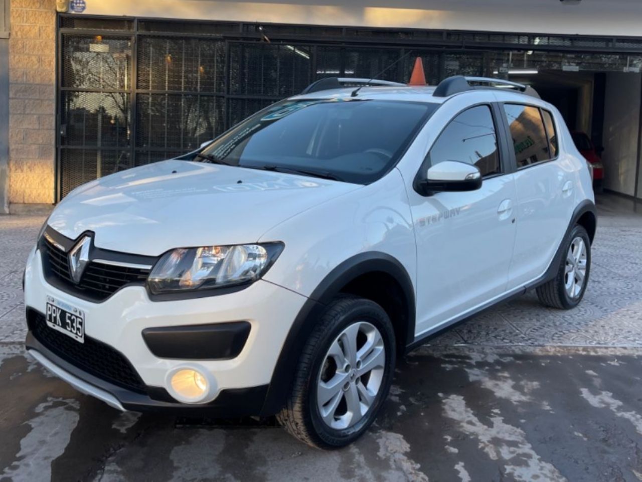 Renault Sandero Usado Financiado en Mendoza, deRuedas