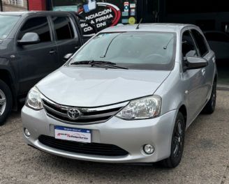 Toyota Etios Usado en Córdoba Financiado