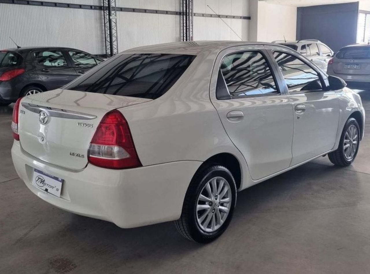 Toyota Etios Usado en Mendoza, deRuedas