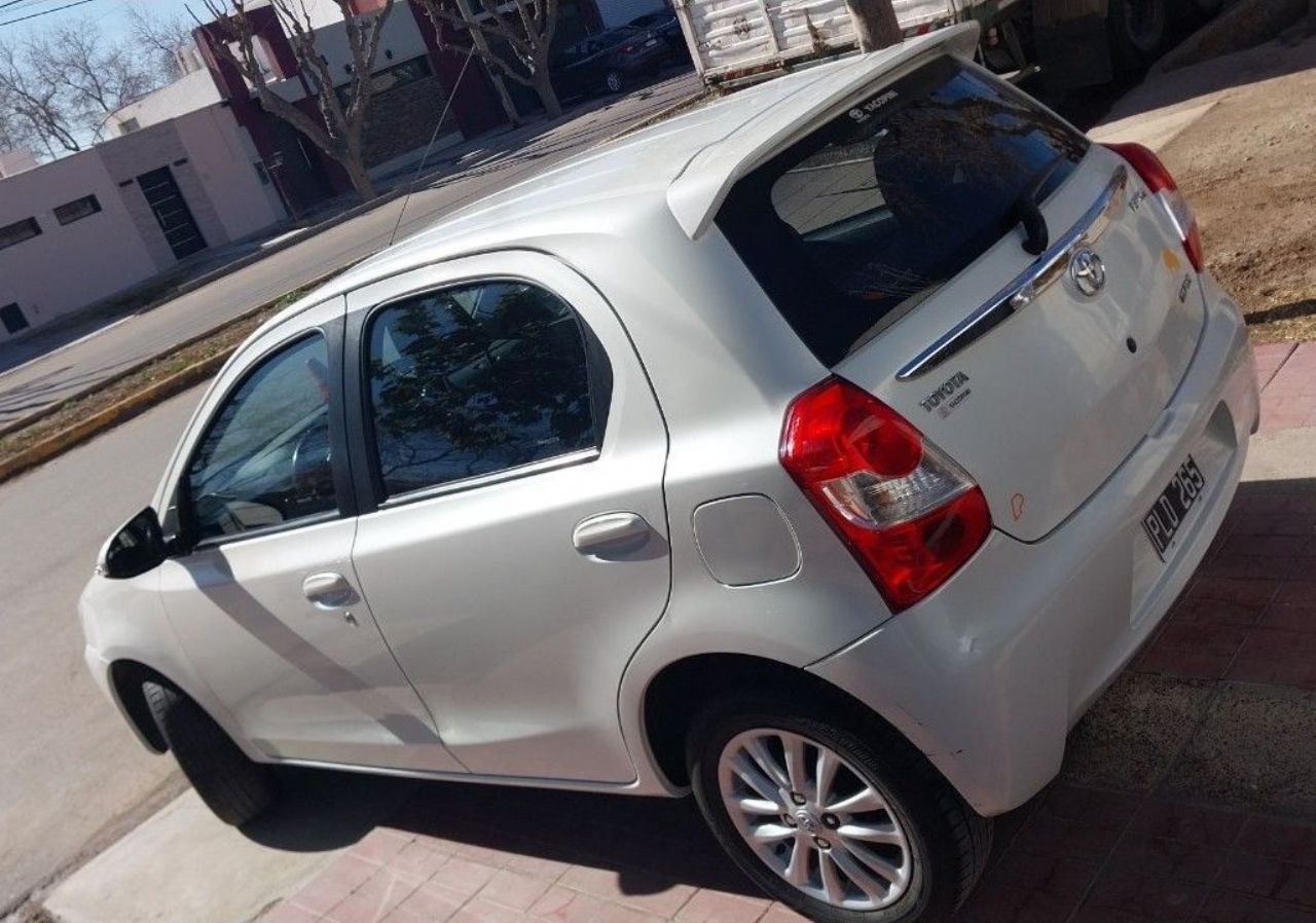 Toyota Etios Usado en Mendoza, deRuedas