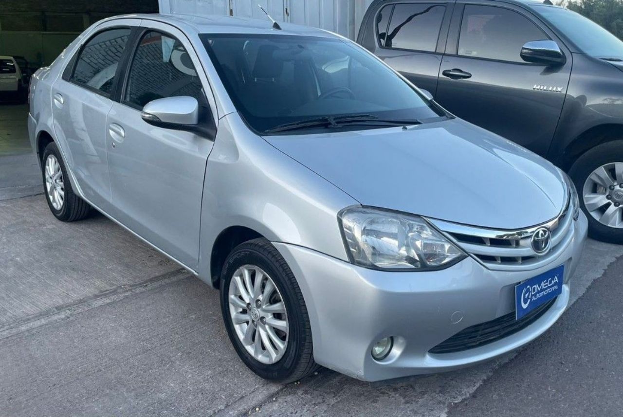 Toyota Etios Usado Financiado en Mendoza, deRuedas