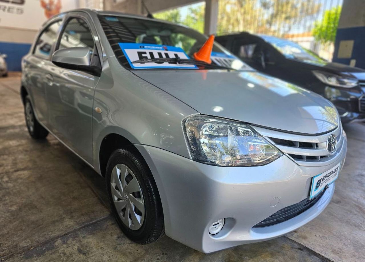 Toyota Etios Usado en Mendoza, deRuedas