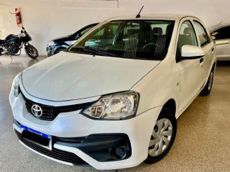 Toyota Etios Usado en Córdoba Financiado