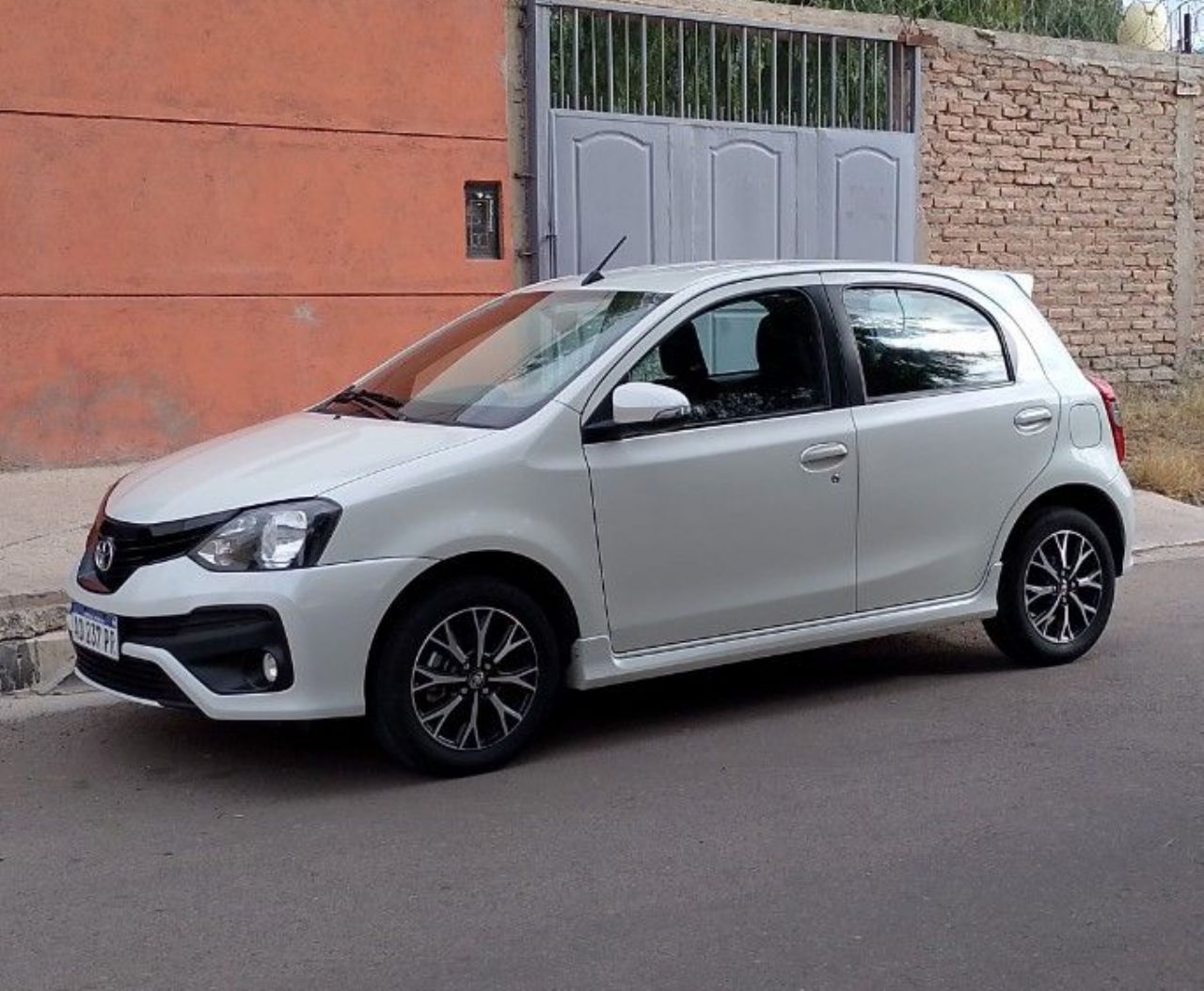 Toyota Etios Usado en Mendoza, deRuedas