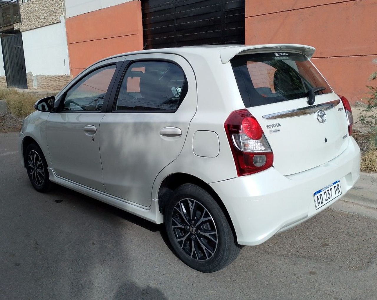 Toyota Etios Usado en Mendoza, deRuedas