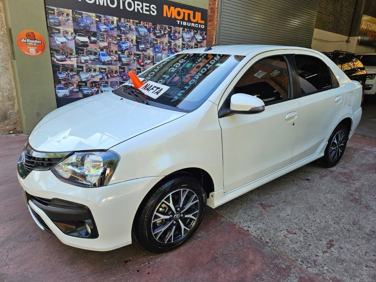 Toyota Etios Usado Financiado en Mendoza, deRuedas