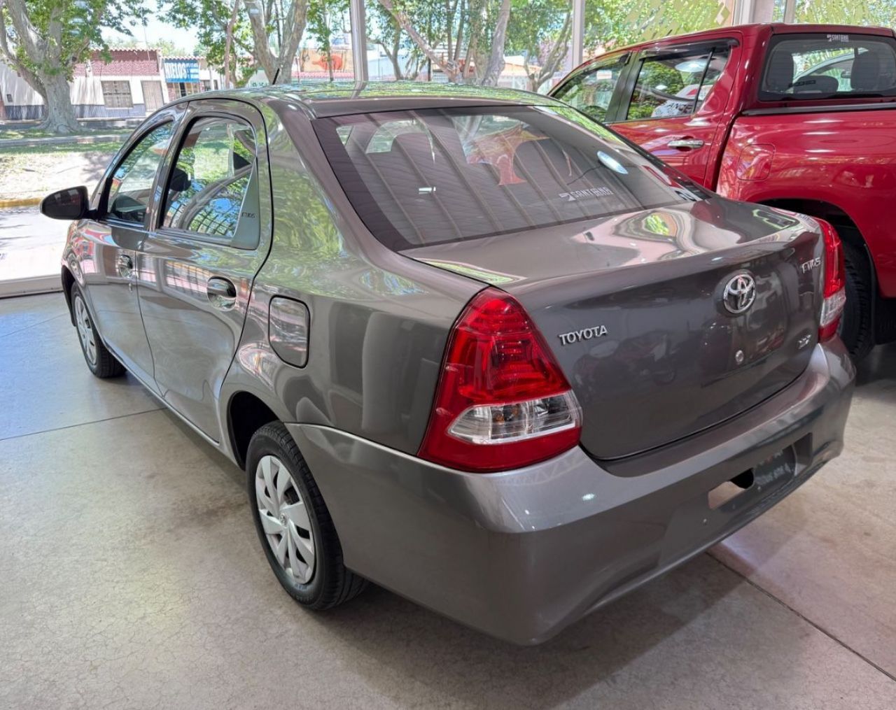 Toyota Etios Usado Financiado en Mendoza, deRuedas