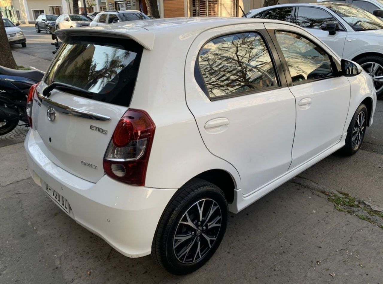 Toyota Etios Usado en Mendoza, deRuedas