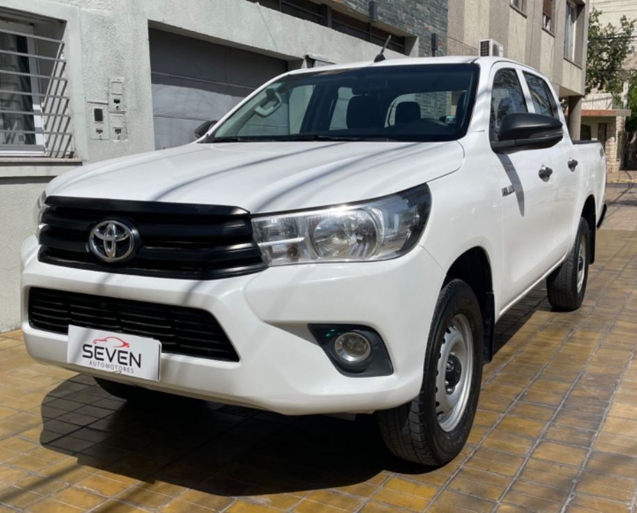 Toyota Hilux Usada en San Juan, deRuedas