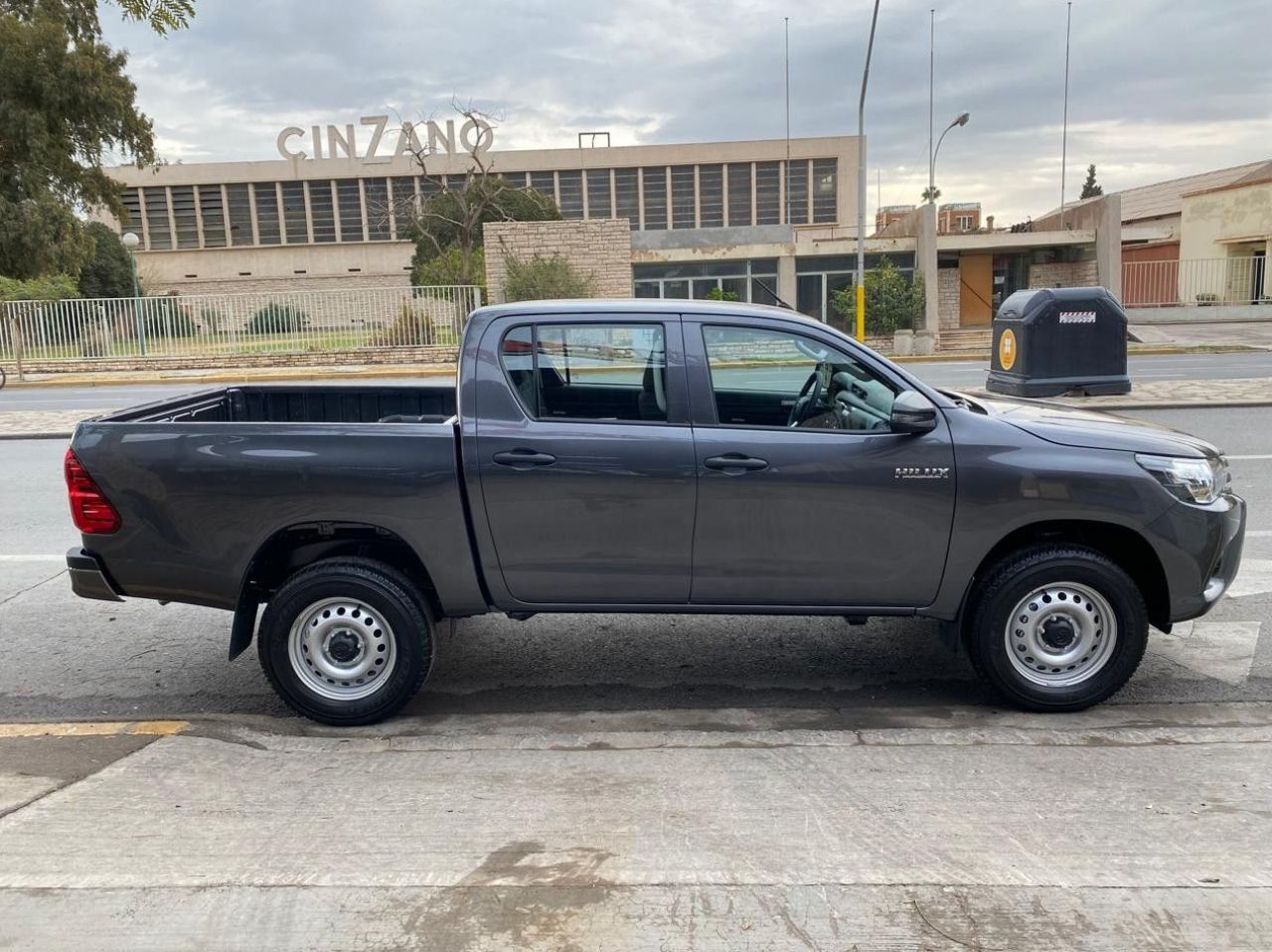 Toyota Hilux Nueva en San Juan, deRuedas