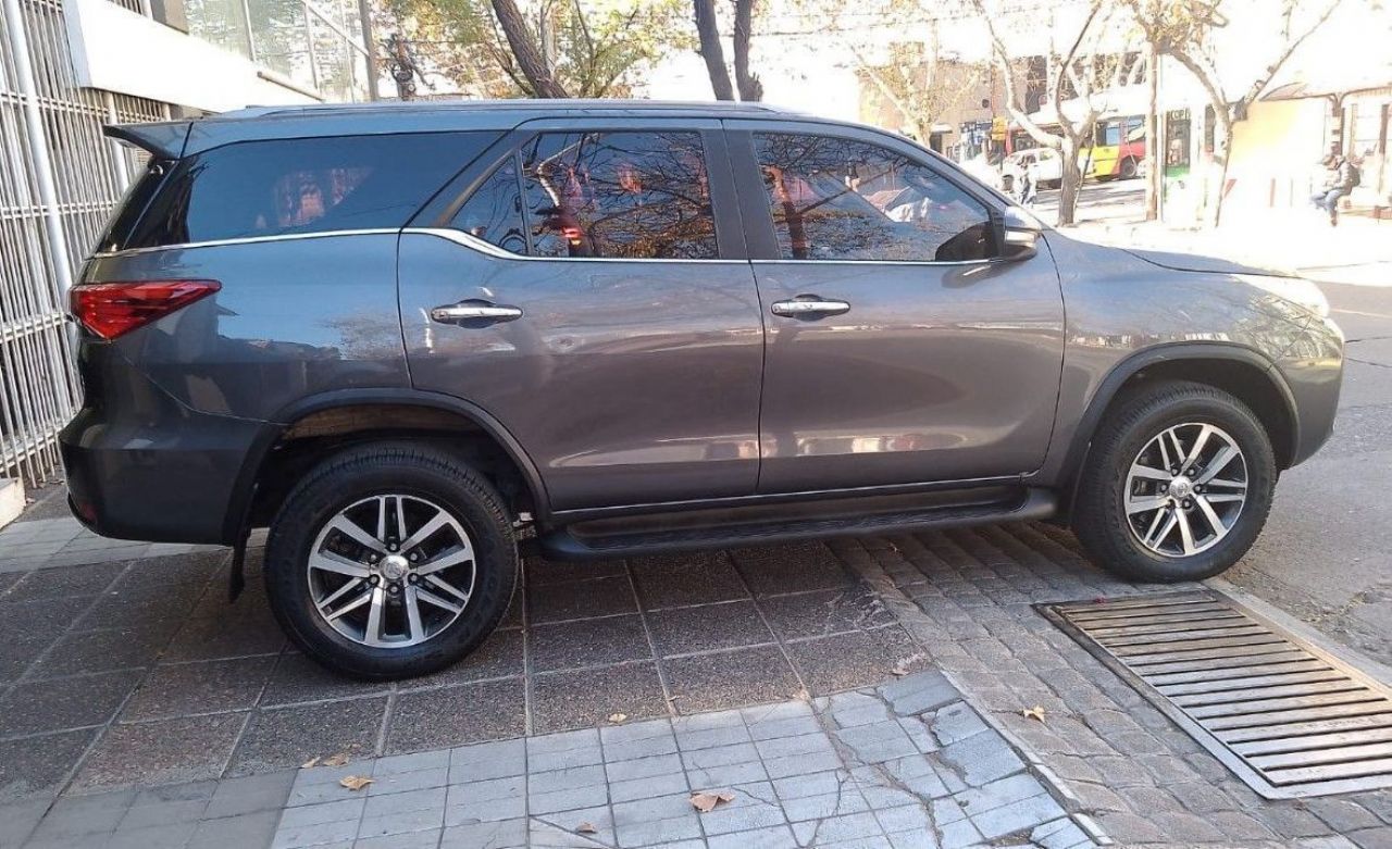 Toyota Hilux SW4 Usado en Mendoza, deRuedas