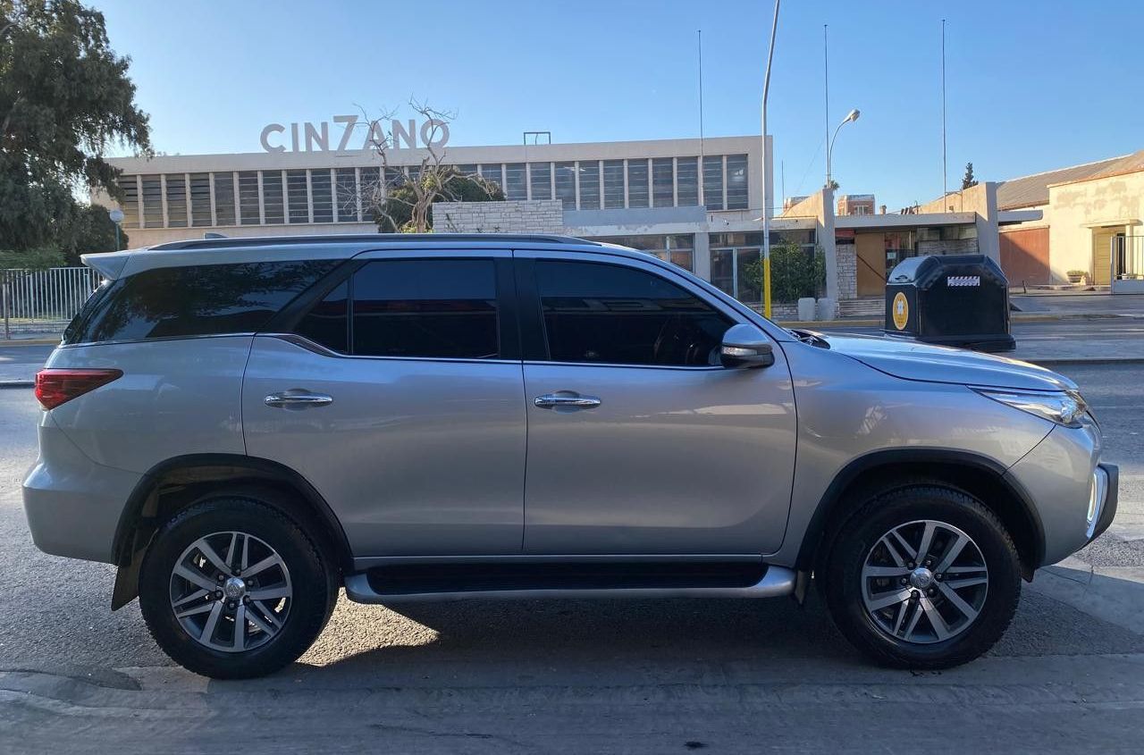 Toyota Hilux SW4 Usado en San Juan, deRuedas